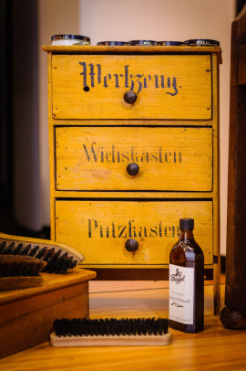 Original Utensilienschränkchen aus den 20er Jahren. Foto: André Wirsig